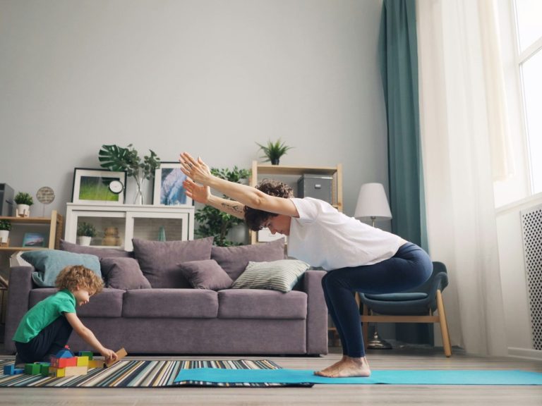 Yoga mit Kleinkind – Bewegung im Alltag