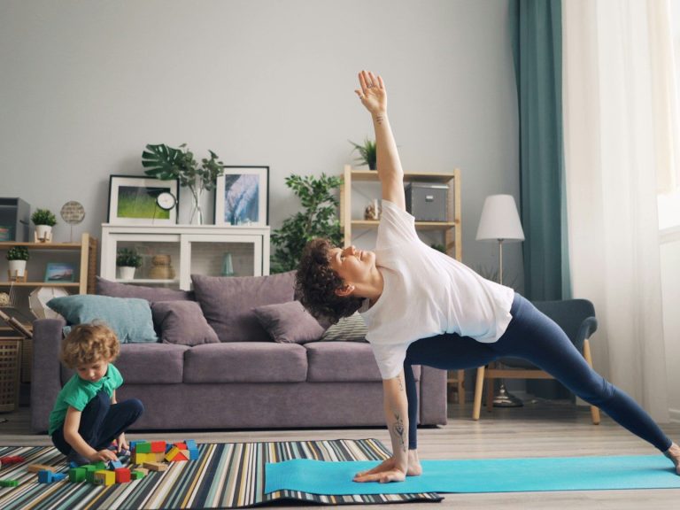 Gemeinsame Yogapraxis mit Kind